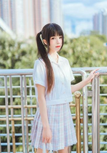 异国女人在巴黎